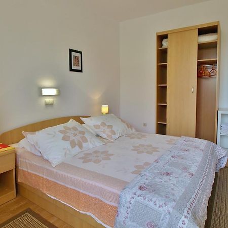 Apartments Eufemija ราบ ภายนอก รูปภาพ