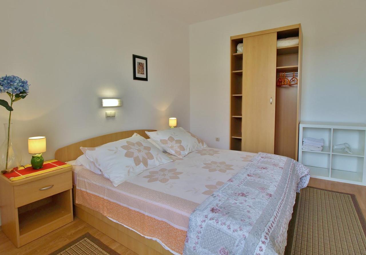 Apartments Eufemija ราบ ภายนอก รูปภาพ