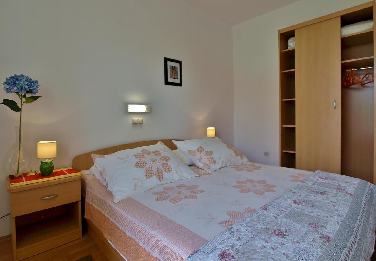 Apartments Eufemija ราบ ภายนอก รูปภาพ