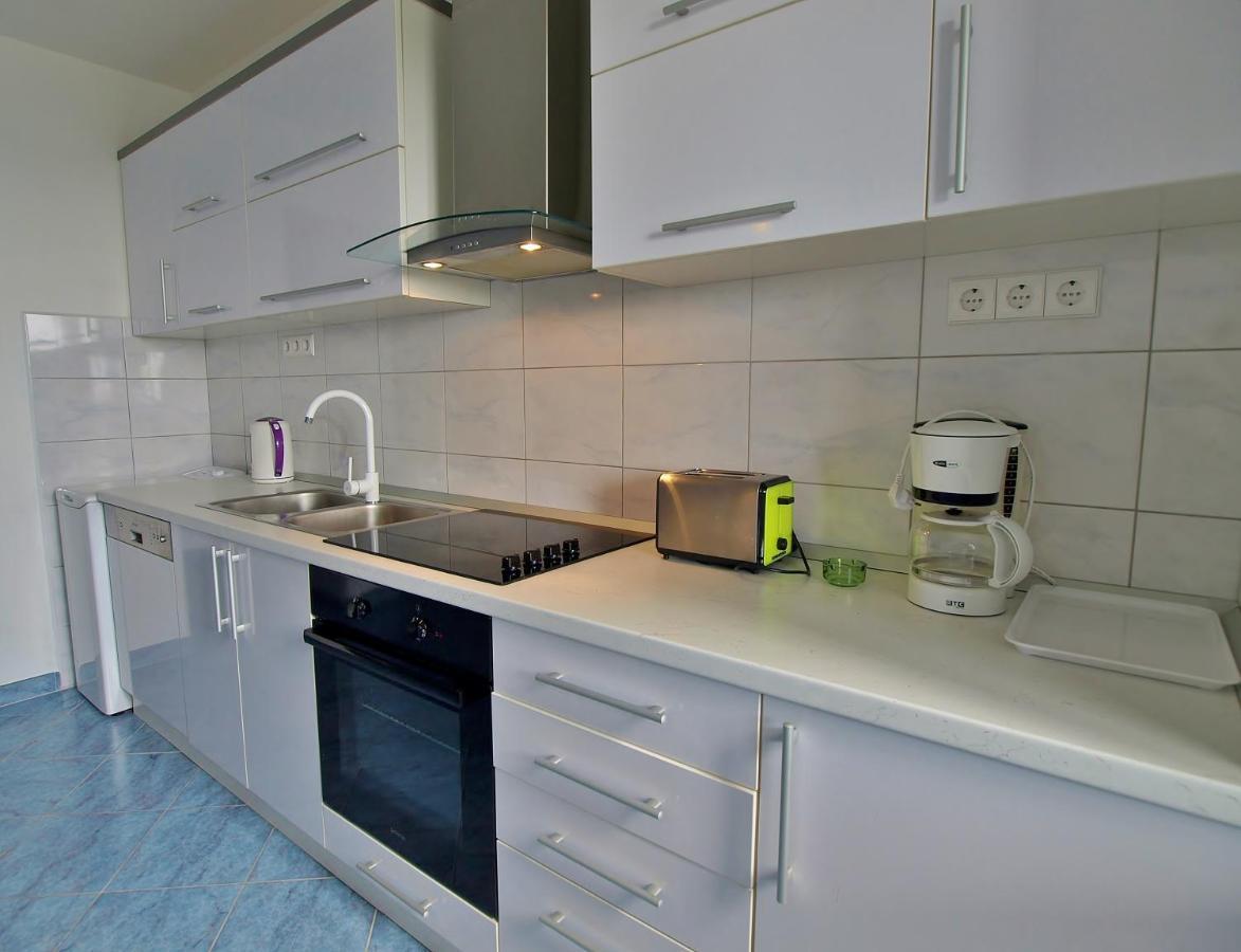 Apartments Eufemija ราบ ภายนอก รูปภาพ