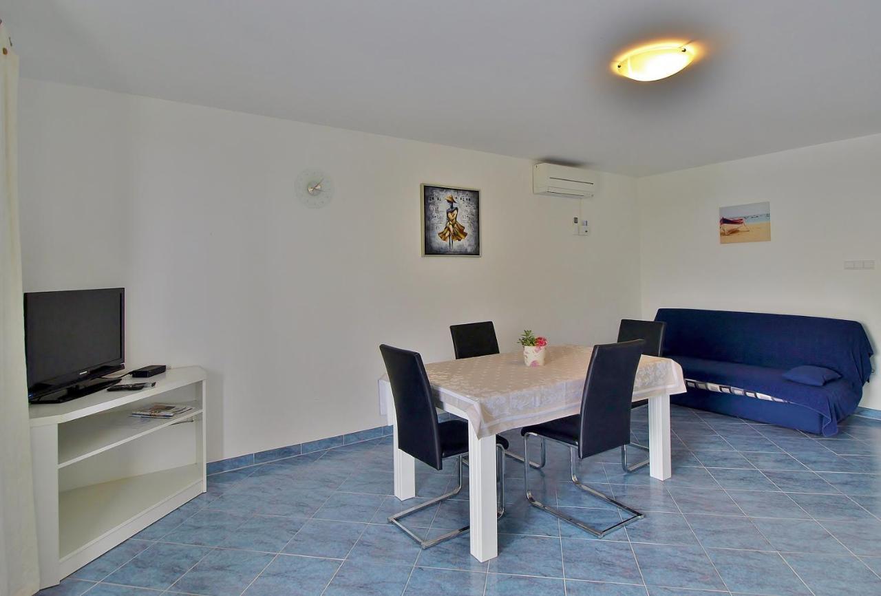 Apartments Eufemija ราบ ภายนอก รูปภาพ