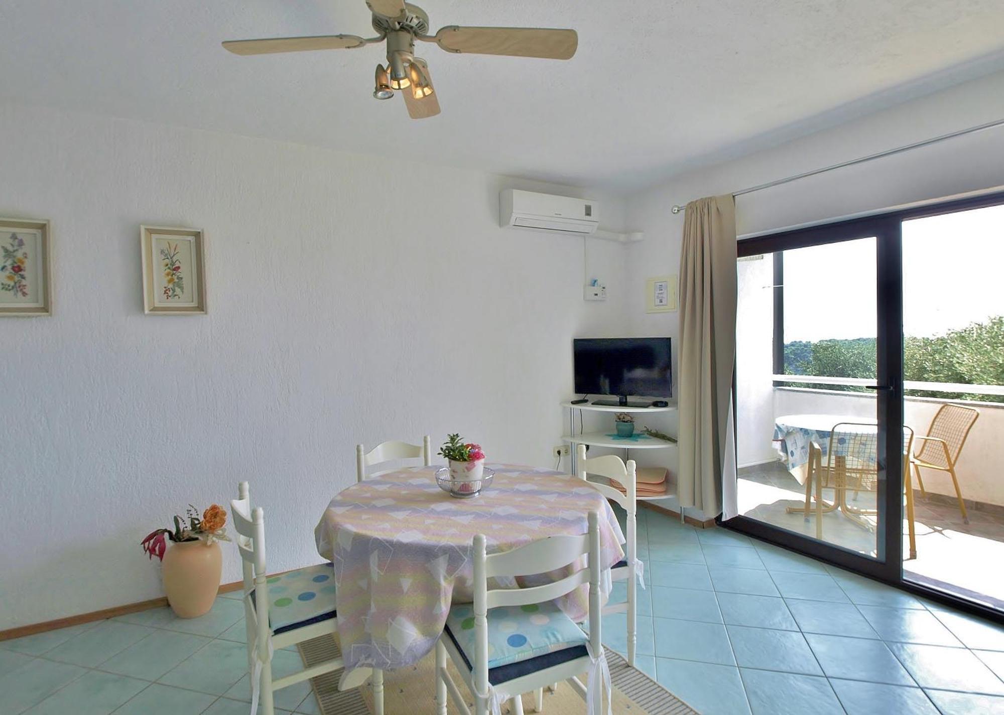 Apartments Eufemija ราบ ภายนอก รูปภาพ