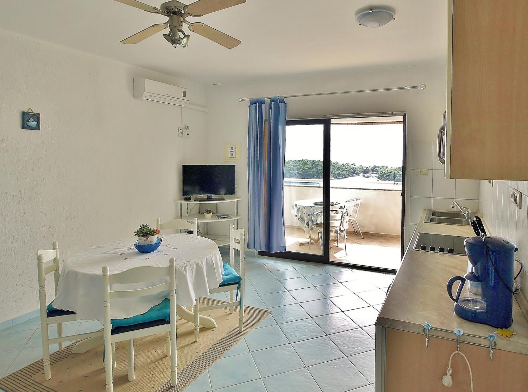 Apartments Eufemija ราบ ภายนอก รูปภาพ
