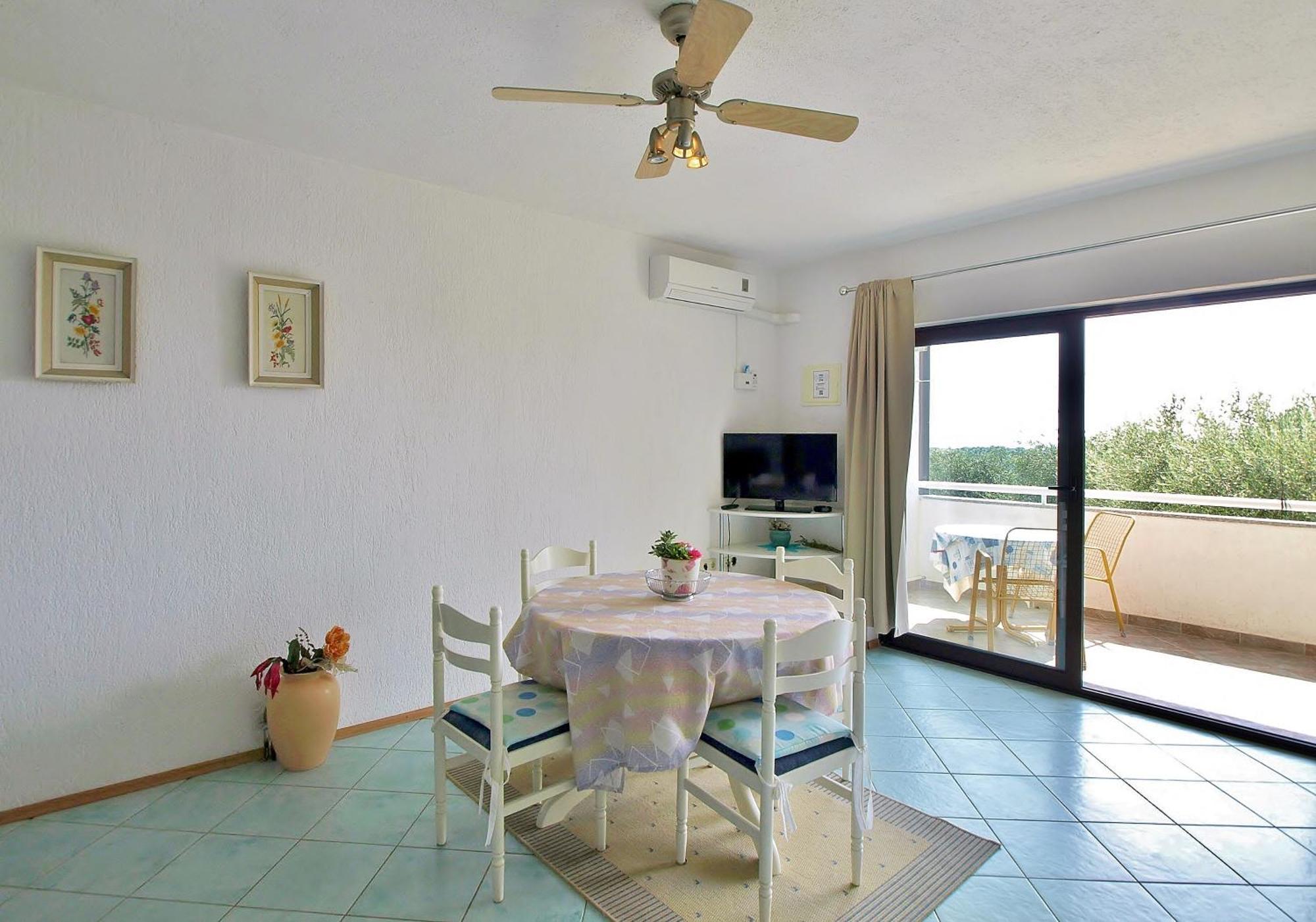 Apartments Eufemija ราบ ภายนอก รูปภาพ